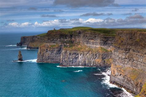 12 Famous Ireland Landmarks You'll Want to Visit in 2021