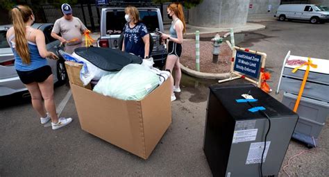 Photos: Dorm move-in on University of Arizona campus