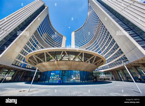 Toronto, Canada-April 10, 2019: Toronto City Hall building (New City ...