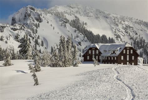 Crater Lake National Park in Winter. Editorial Stock Photo - Image of lodge, place: 135340168