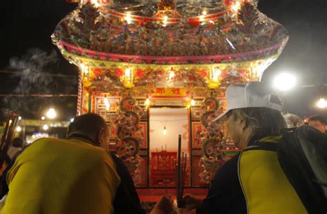 China's ghost festival - Photo 1 - Pictures - CBS News