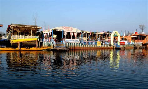 Top Houseboats at Dal Lake Srinagar | MakeMyTrip Blog