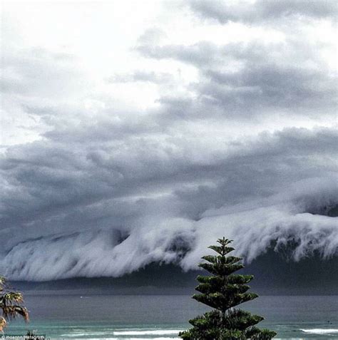 Sydney weather sees shelf cloud roll across the sky bringing rain and ...