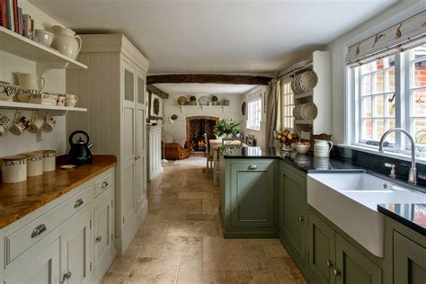 Modern Country Style: Modern Country Kitchen and Colour Scheme