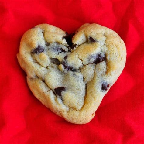 Valentine's Day Heart Shaped Chocolate Chip Cookies! Treat Your sweetheart!