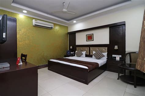 OYO Hotel Excellent Near Lotus Temple, OYO Rooms Delhi, Book @ ₹985 - OYO