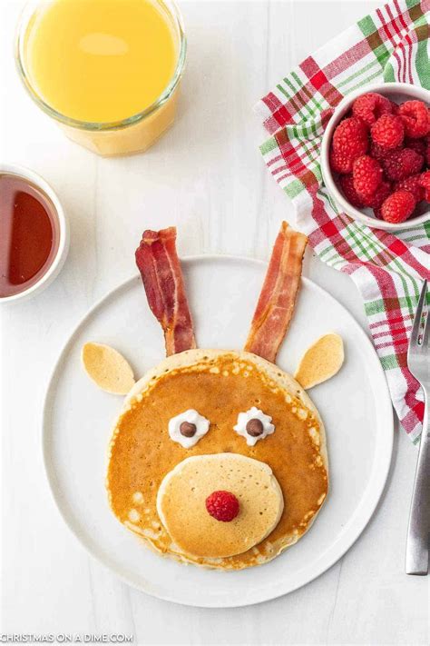 Reindeer Pancakes - christmasonadime.com