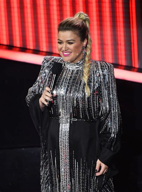 KELLY CLARKSON Performs at Billboard Music Awards 2020 in Los Angeles ...