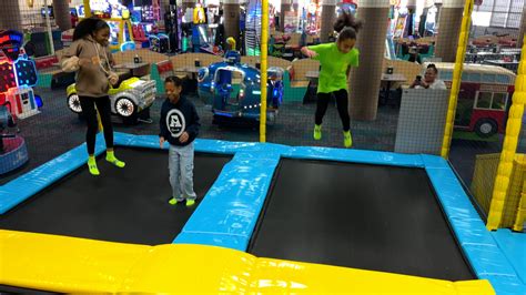 Chuck E. Cheese unveils Brooklyn Fun Center and Trampoline Zone - ABC7 ...