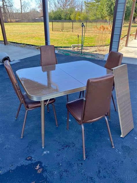 Kitchen table with four chairs and leaf - Dining Tables - Ellettsville, Indiana | Facebook ...