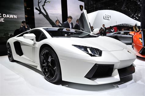 Luxury Lamborghini Cars: Lamborghini Aventador White