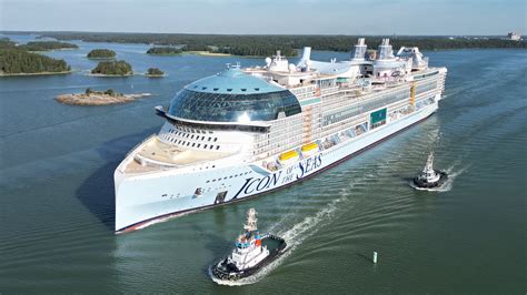 Incredible video footage shows world's biggest cruise ship Icon of the Seas out on the open ...