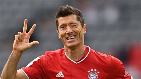 Robert Lewandowski’s injury a concern for Bayern ahead of crucial games