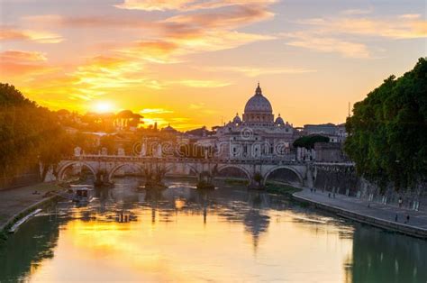 Sunset View of Basilica St Peter and River Tiber in Rome Stock Photo - Image of river, rome ...