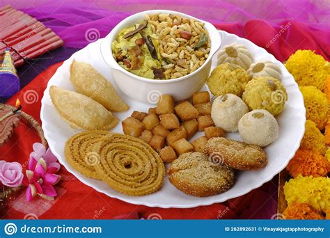 Diwali Snacks Diwali Faral, Diwali Special Sweet and Salty Snacks ...