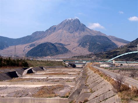 The Pacific Ring of Fire: top 10 dangerous volcanoes