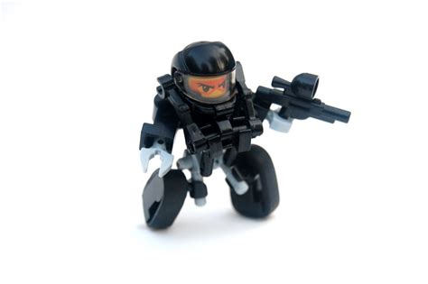 https://flic.kr/p/9NDG4C | Mini Tread Suit | Of course racing suits can have guns :> Lego Robot ...