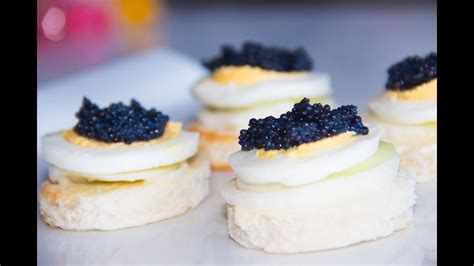 Canapés de Caviar y Pepino - YouTube