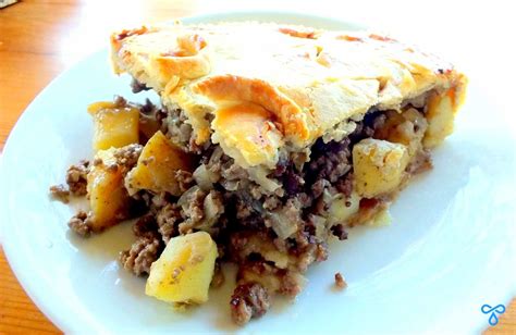 Easy Traditional English Meat & Potato Pie Recipe