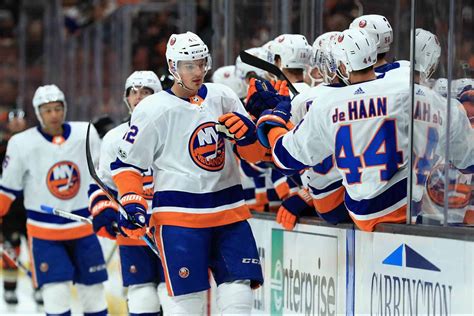 New York Islanders ESNY 2017-18 Season Player Grades: Scott Mayfield