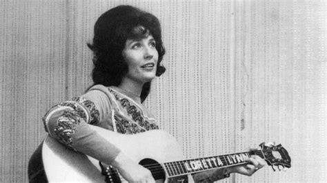 Country music icon Loretta Lynn, singer of 'Coal Miner's Daughter,' dies at 90 - Good Morning ...