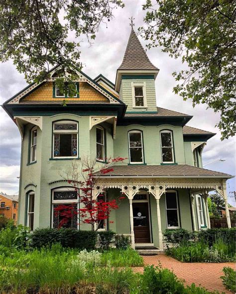 Gorgeous Victorian Homes