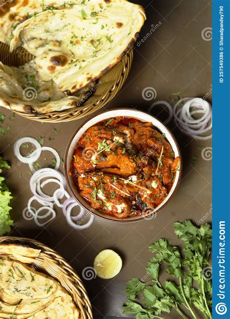 Butter Chicken Served with Homemade Indian Naan Bread Murgh Makhani ...