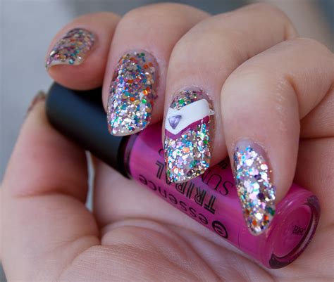 Oberflächlich: Essence Circus Confetti & Nail Art