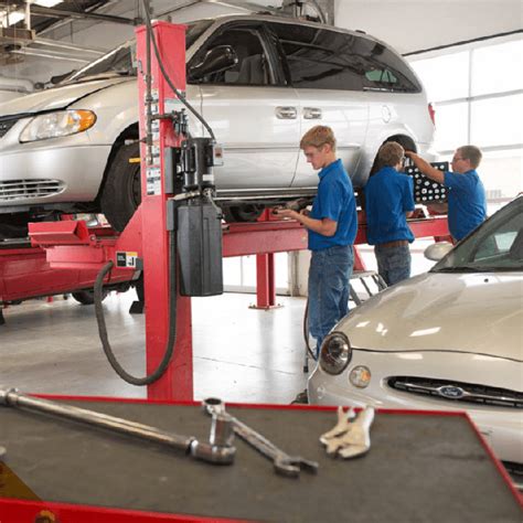 Auto Repair School | Car Mechanic School In Kansas | Washburn Tech