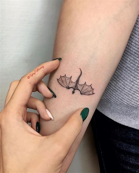 Cute Hand Tattoos for Girls Tumblr | Tattoo designs for girls, Small ...