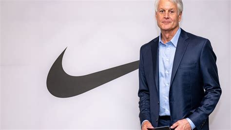 El CEO de Nike, John Donahoe, habla sobre cómo maneja la salud del sueño en una vida agitada ...