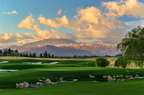 Book a golf break to Classic Club, palm Springs