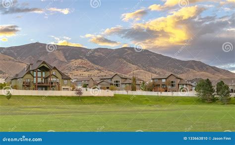 Homes with Mountain View in Saratoga Springs Utah Stock Photo - Image ...