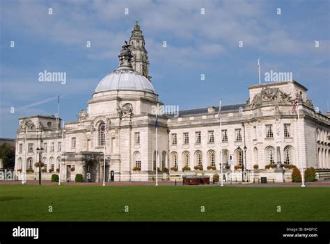 City Hall in Cardiff city centre Stock Photo - Alamy