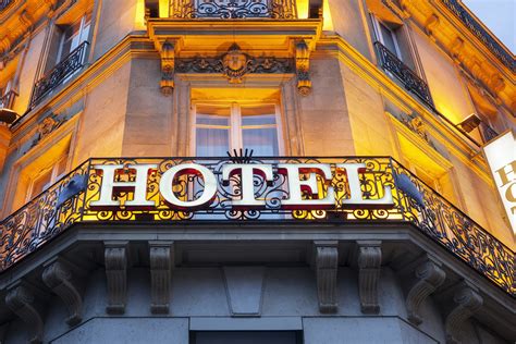 Hotel Signs – The Displays Every Hotel Needs | Bartush Signs