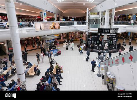 Gatwick South Terminal departure concourse with retail and dining Stock ...