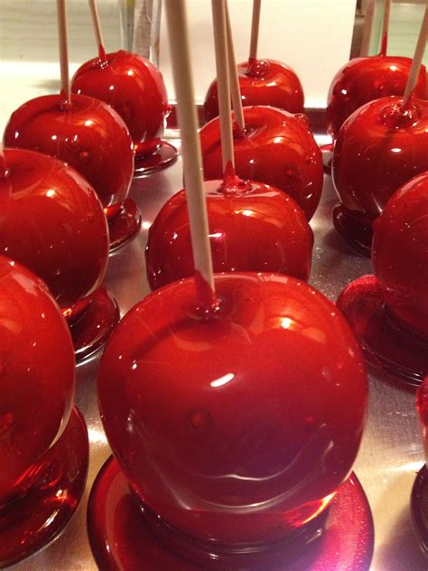 Delicious & crunchy traditional red candy apples from Miss Birdsong's Sweet Tooth. | Яблочные ...