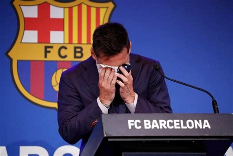 Tearful Lionel Messi gets standing ovation - TFG Media