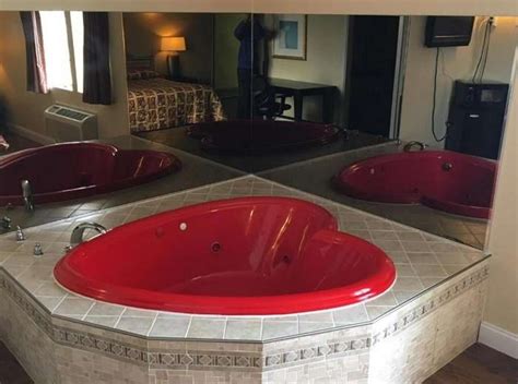 35 USA Hotels With Heart-shaped Hot Tub In The Room