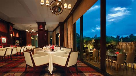 Restaurants-The Country Club-Las Vegas-JetSetReport