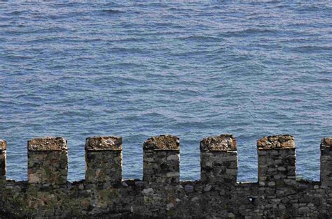 The Parapet and Battlement - Using Castle Architecture