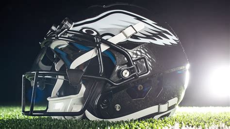 First look at the black helmet