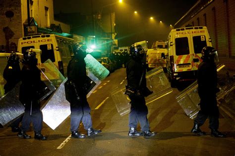 Chaos reigns at HMP Birmingham as 600 rioting prisoners take control ...