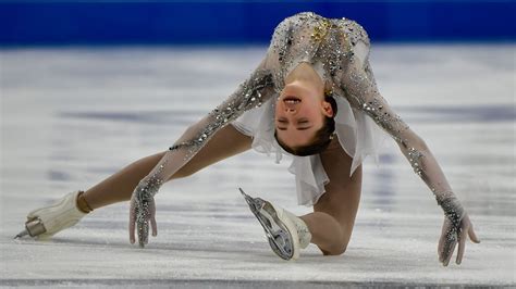 14-year-old Isabeau Levito slays audience, places 4th in short program at U.S. Championships ...