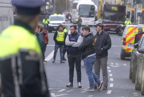 Have-a-go heroes praised for tackling knifeman in mass stabbing of children | World | News ...