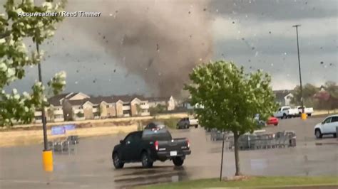 Powerful tornado rips through Kansas town - Good Morning America