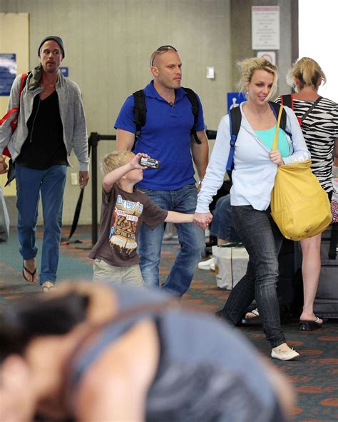 Britney Spears And Family Arrive In Maui [1 July 2012] - Britney Spears ...