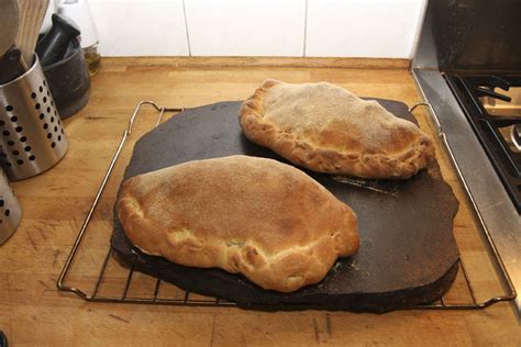 Calzone ripieno al forno recipe Cheese recipes from The cook's Wiki