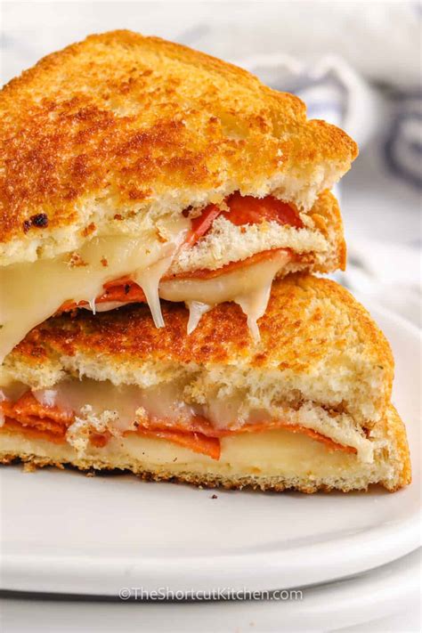 Grilled Pizza Sandwich - Recipe Chronicle