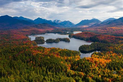 High peaks of Adirondacks with peak fall foliage. Natural New York at its best! [OC][2000X1333 ...